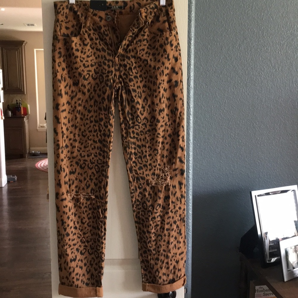NWT leopard slightly distressed boutique jeans